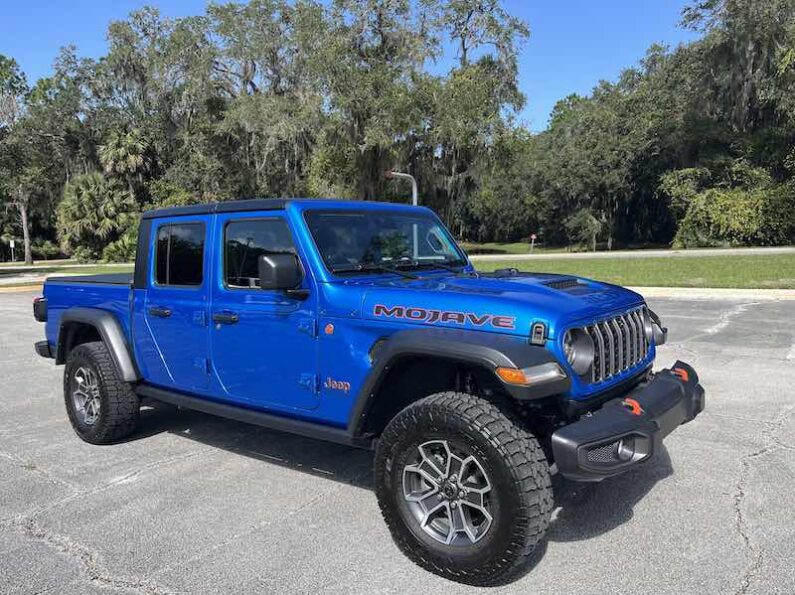 Jeep Gladiator un pickup listo para aventuras en el Sahara